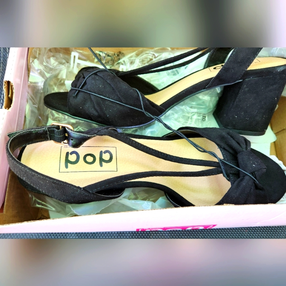 Pop Black Heels Elegant Design